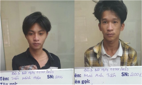 Trần Minh Hậu(bên trái) cầm đầu nhóm cướp giật Trần Minh Hậu(bên trái) cầm đầu nhóm cướp giật