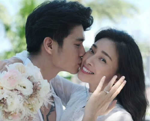 Huy Trần hạnh phúc sánh vai bên Ngô Thanh Vân Huy Trần hạnh phúc sánh vai bên Ngô Thanh Vân
