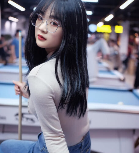 Những video chơi bi-a của cô rất nổi tiếng Những video chơi bi-a của cô rất nổi tiếng