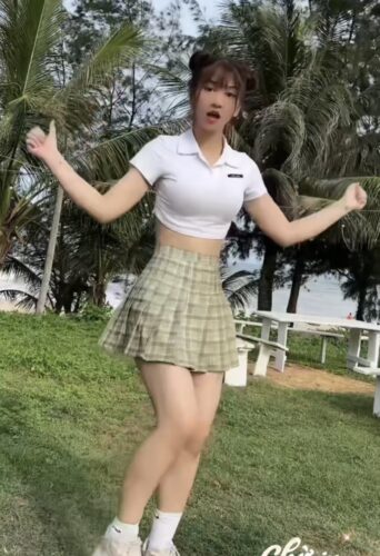 Nổi tiếng với những clip nhảy nhót trên Tiktok Nổi tiếng với những clip nhảy nhót trên Tiktok