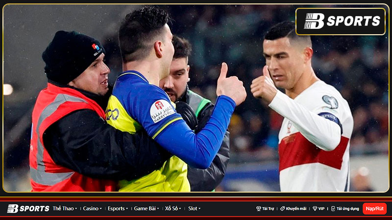 Bruno Fernandes bật lại Ronaldo Bruno Fernandes bật lại Ronaldo