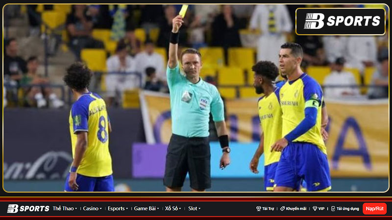 Ronaldo trả giá và chịu nhiều chỉ trích từ người hâm mộ Ronaldo trả giá và chịu nhiều chỉ trích từ người hâm mộ
