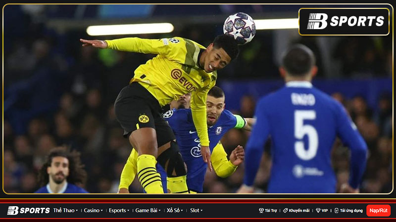 VAR giúp Chelsea có được bàn thắng thứ 2 VAR giúp Chelsea có được bàn thắng thứ 2