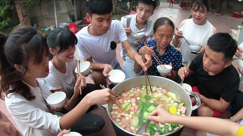 Kênh kênh bà Tân Vlog dẫn trở nên nhạt nhòa trước các trend mới Kênh kênh bà Tân Vlog dẫn trở nên nhạt nhòa trước các trend mới