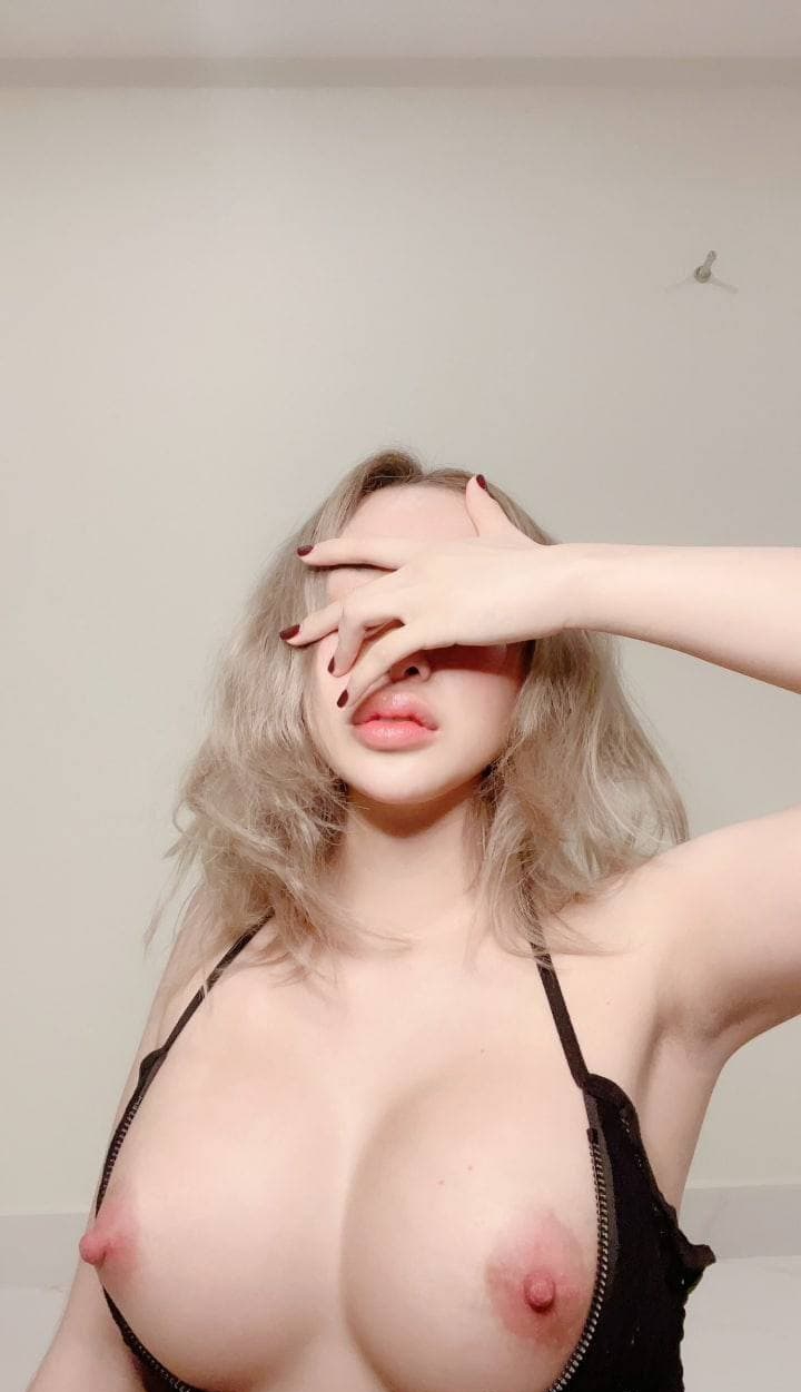 Cô nàng nổi như diều gặp gió sau hàng loạt những clip nóng bỏng Cô nàng nổi như diều gặp gió sau hàng loạt những clip nóng bỏng
