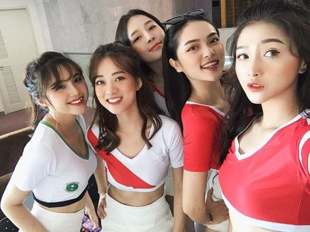 Cô còn bị tố là coi thường bạn bè sau khi nổi tiếng Cô còn bị tố là coi thường bạn bè sau khi nổi tiếng