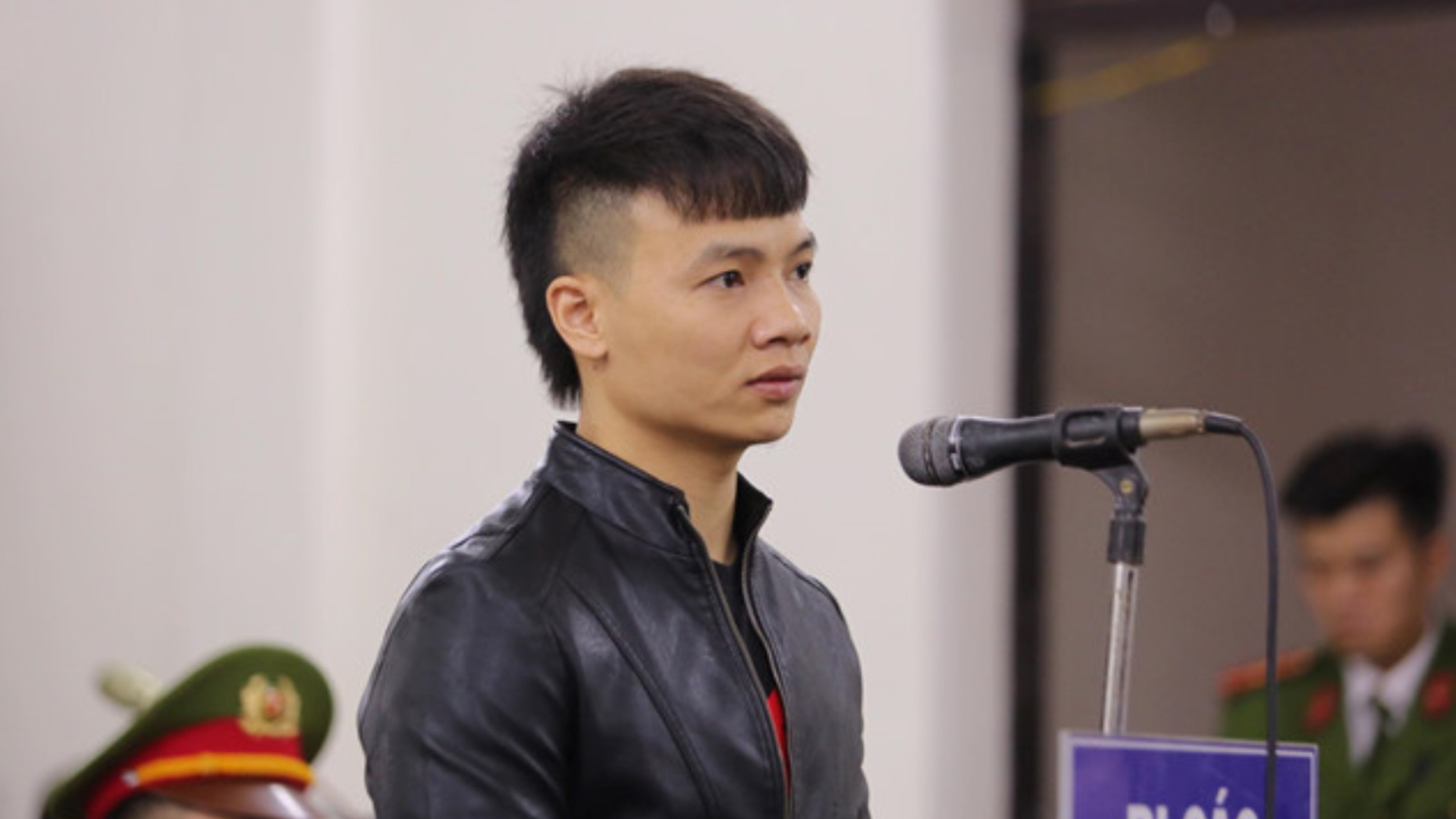 Hiện tượng mạng đứng trước vành móng ngựa Hiện tượng mạng đứng trước vành móng ngựa