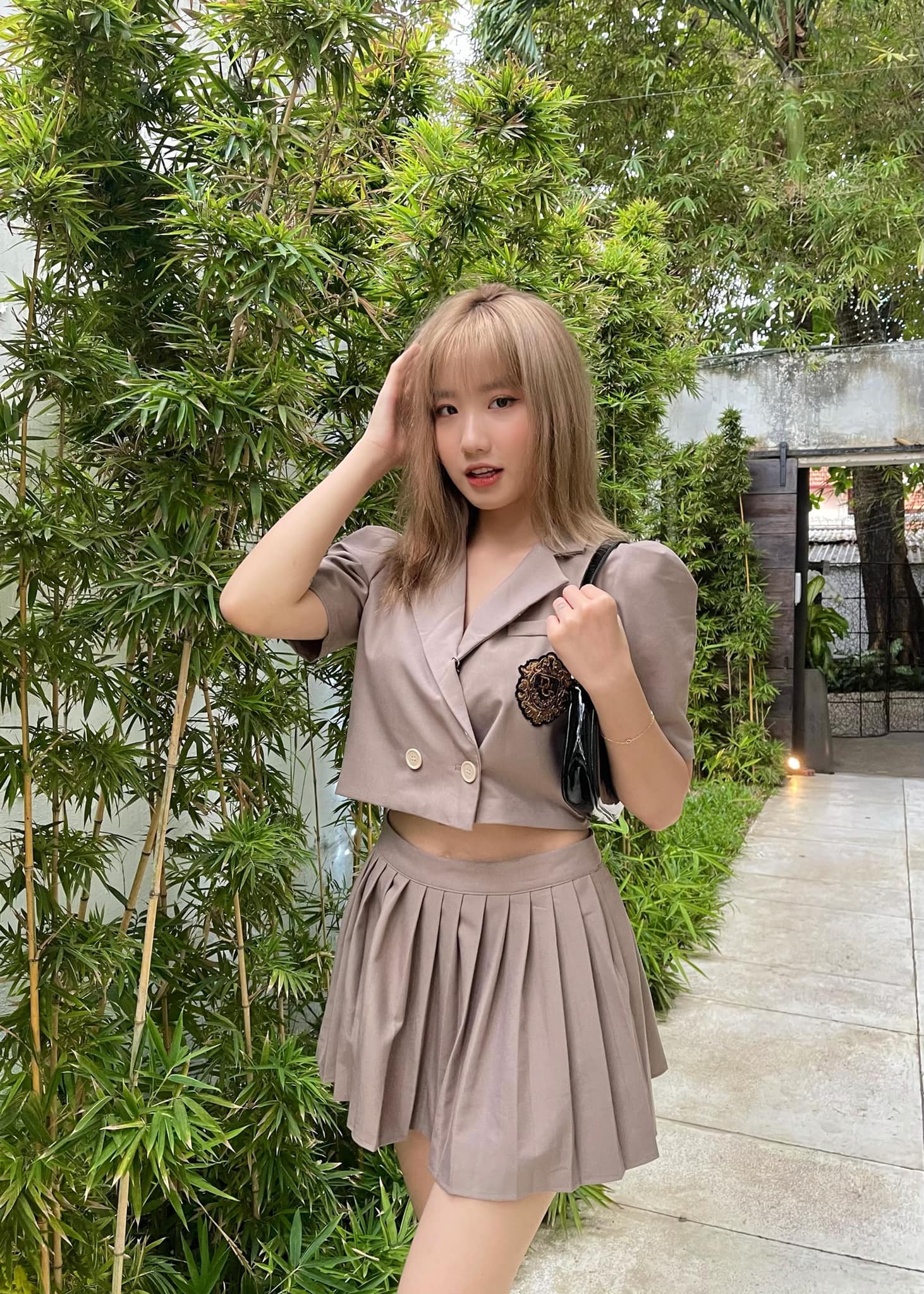 Con đường thị phi của cô nàng Con đường thị phi của cô nàng