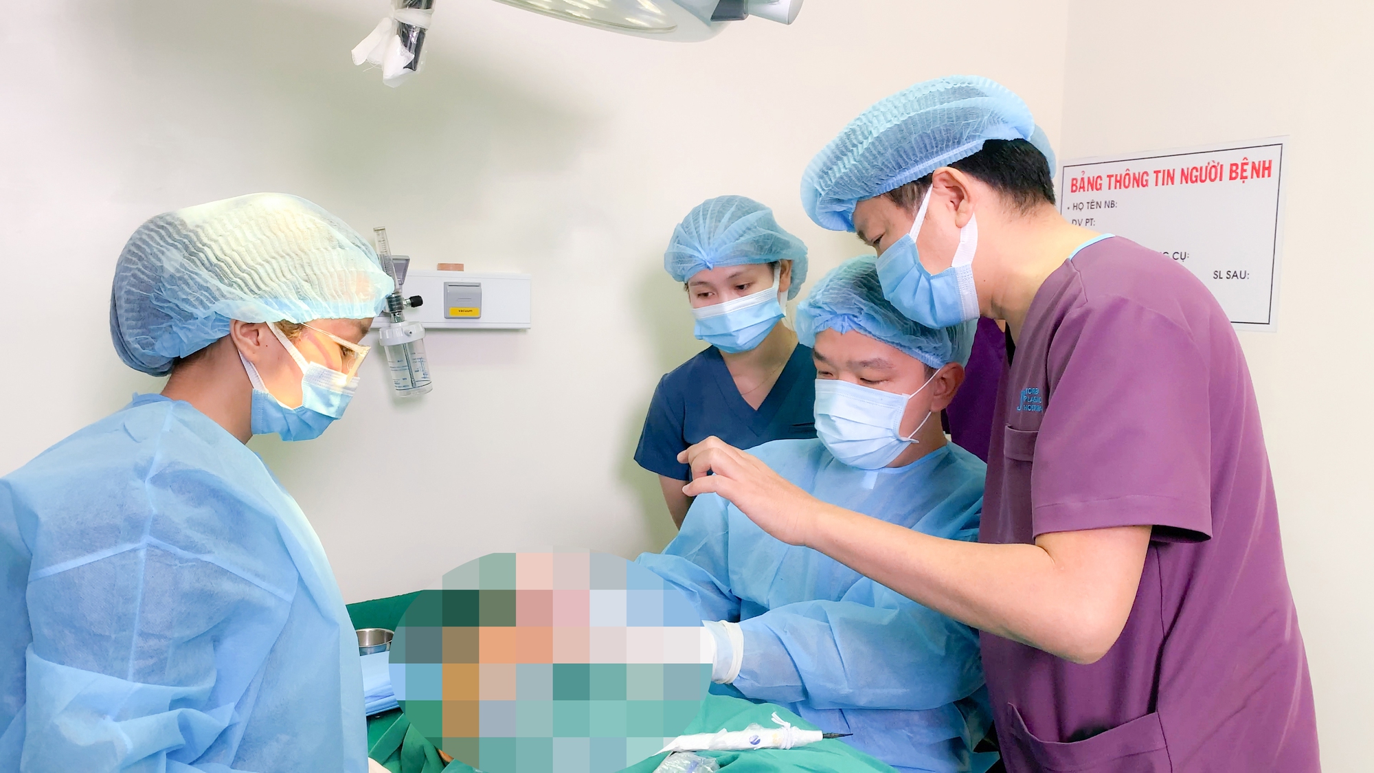 Các bác sĩ đã nhanh chóng tiến hành phẫu thuật Các bác sĩ đã nhanh chóng tiến hành phẫu thuật