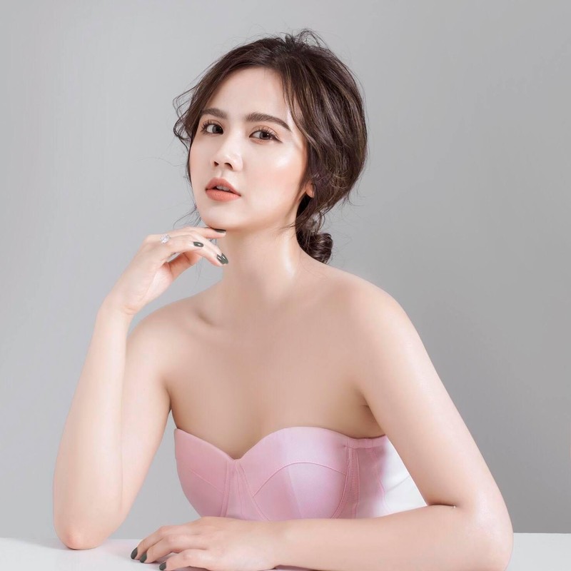 Con đường sự nghiêp của nàng hot girl kiêm chân dài và một diễn viên chuyên nghiệp Con đường sự nghiêp của nàng hot girl kiêm chân dài và một diễn viên chuyên nghiệp