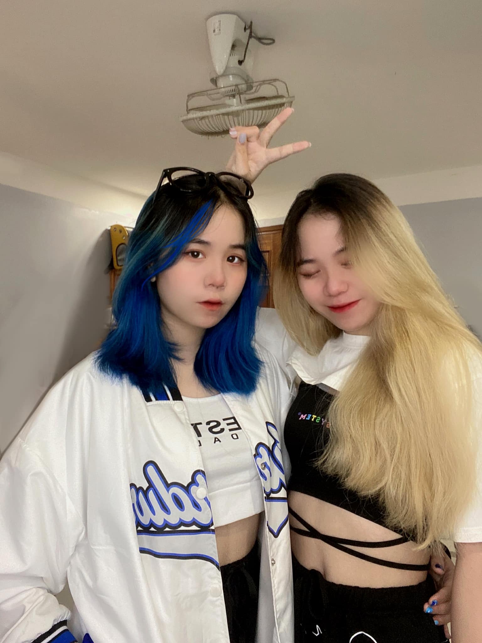 2 chị em Đào 2 chị em Đào