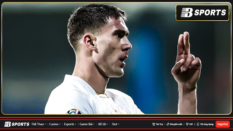 Dusan Vlahovic thi đấu trong màu áo Juventus Dusan Vlahovic thi đấu trong màu áo Juventus