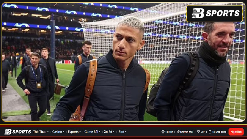 Lý do khiến trận Tottenham vs AC Milan chậm 10 phút Lý do khiến trận Tottenham vs AC Milan chậm 10 phút